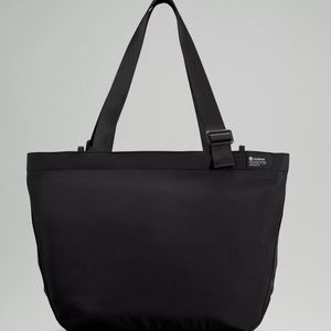 BLACK LULULEMON CLEAN LINES RECYCLED NYLON TOTE